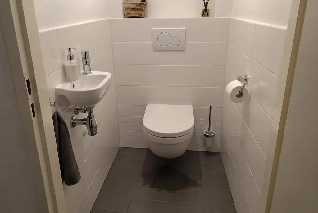 Lekdetectie Edam – natte vloer bij een toilet